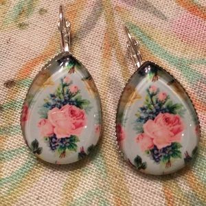 Teardrop Floral Rose Glass lever back warrings NWT